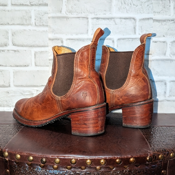 Frye Sabrina Chelsea Burgundy Red Leather Vintage-Retro Classic Moto Ankle Boots - Picture 4 of 15